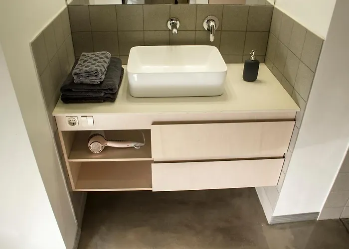 Mini Bookshop アパート *